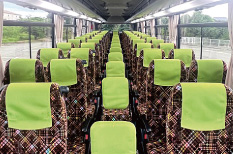 60人乗りバス車内