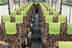 60人乗りバス車内